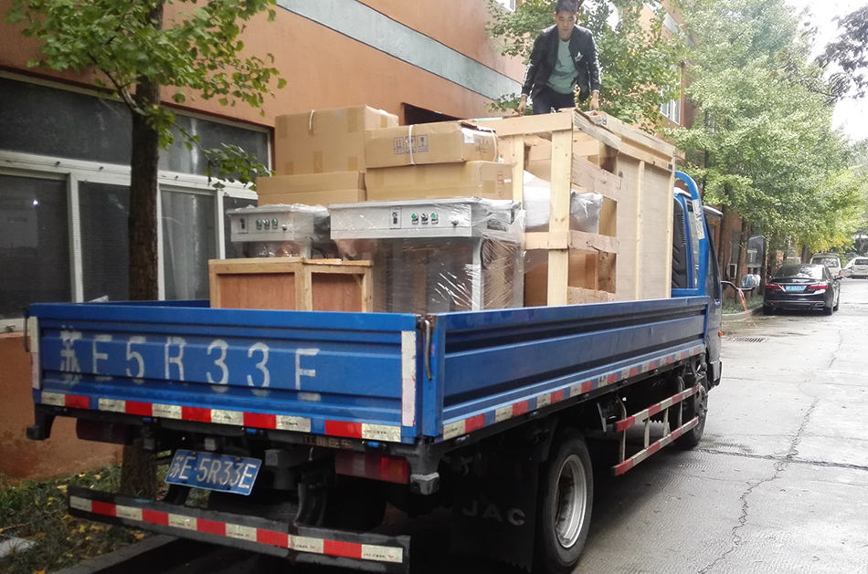 常州客戶SMT設備專車送貨，貨到上門安裝調(diào)試