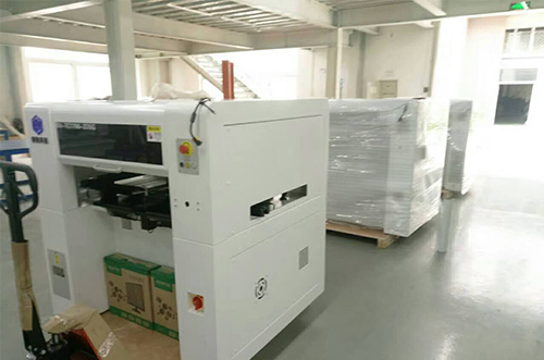 海鹽客戶SMT設(shè)備專車送貨，貨到上門安裝調(diào)試