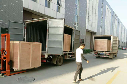 宜興客戶SMT設(shè)備專車送貨，貨到上門安裝調(diào)試