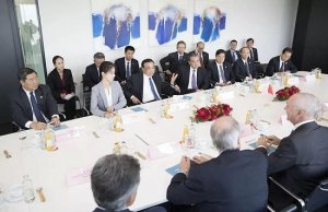 這芯片有啥奧秘，讓李克強(qiáng)端詳了這么久