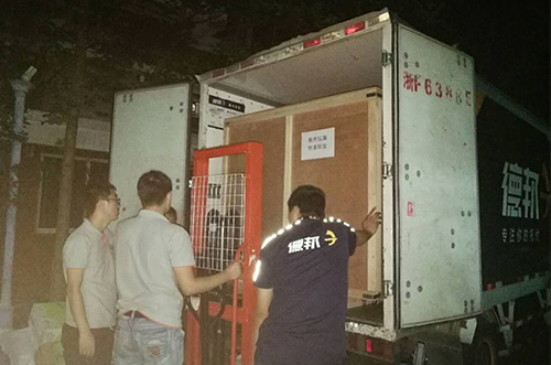 四川客戶SMT設(shè)備專車送貨，貨到上門安裝調(diào)試