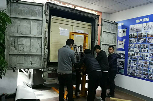 蚌埠客戶SMT設(shè)備專車送貨，貨到上門安裝調(diào)試