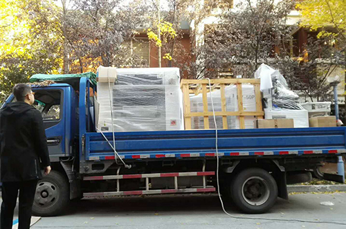 丹陽客戶SMT設備專車送貨，貨到上門安裝調(diào)試