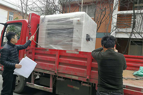 臺(tái)州客戶SMT設(shè)備專車送貨，貨到上門安裝調(diào)試