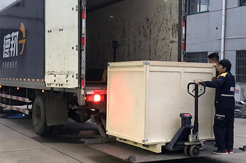 寧德客戶SMT設備專車送貨，貨到上門安裝調試